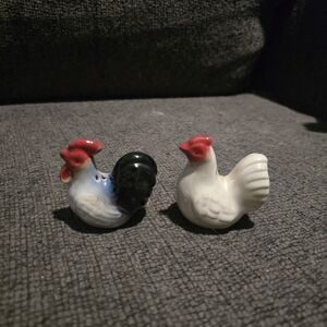 Ceramic Rooster Salt and Pepper Shaker Set